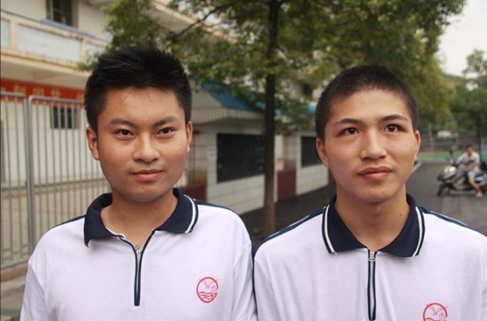 2 chàng trai phải bỏ thi đại học vì lý do bất ngờ nhưng được ĐH Thanh Hoa mời lại từ chối: Cuộc sống 10 năm sau gây ngỡ ngàng-1