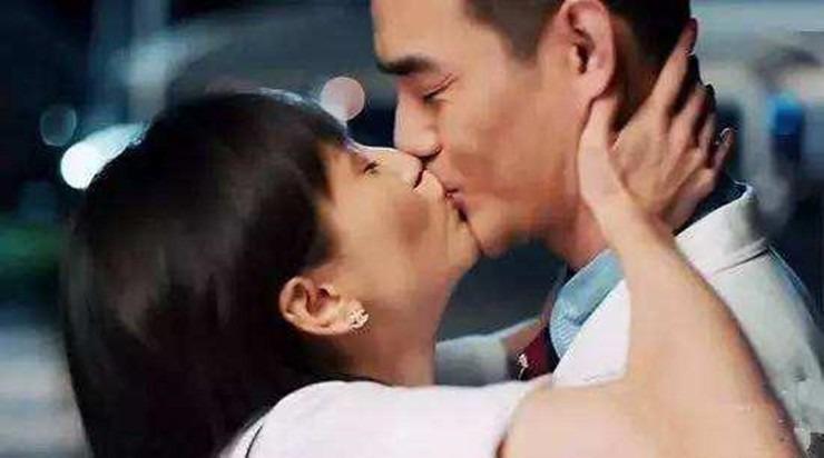 Những cảnh hôn không mở miệng trong phim tỷ lượt xem gây tranh cãi-6