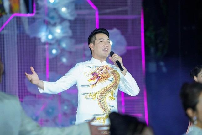 Ca sĩ Nguyễn Phi Hùng nói về giới tính, độc thân ở tuổi 47-1