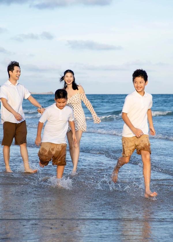 Dàn sao Vbiz nghỉ lễ: Thiều Bảo Trâm hạnh phúc bên người yêu, Sơn Tùng du lịch chung với Hải Tú-10