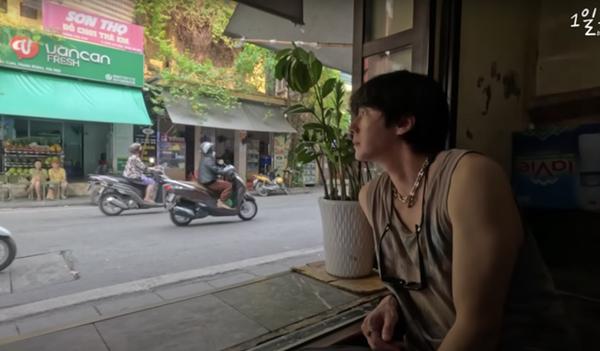 Video khám phá đồ ăn phố cổ Hà Nội của tài tử Hàn-2
