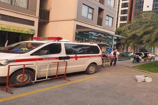 Đón người đi cấp cứu, xe cứu thương bị khóa bánh ở Hà Nội: BQL khu đô thị nói gì?-1