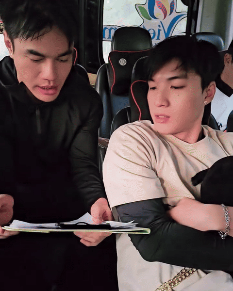 Lê Dương Bảo Lâm tiếp tục lấy chuyện giới tính làm trò đùa, HIEUTHUHAI sượng trân khi bị đánh úp hôn má-2