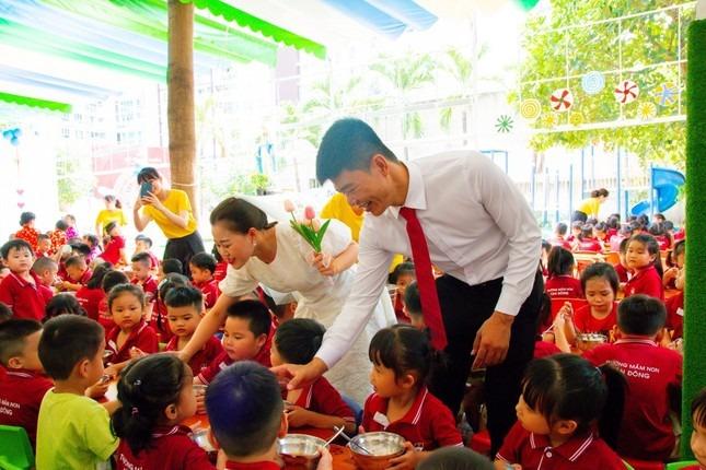 Cô giáo mầm non tổ chức lễ cưới trong trường, hàng trăm khách mời nhí phấn khích dự tiệc-3