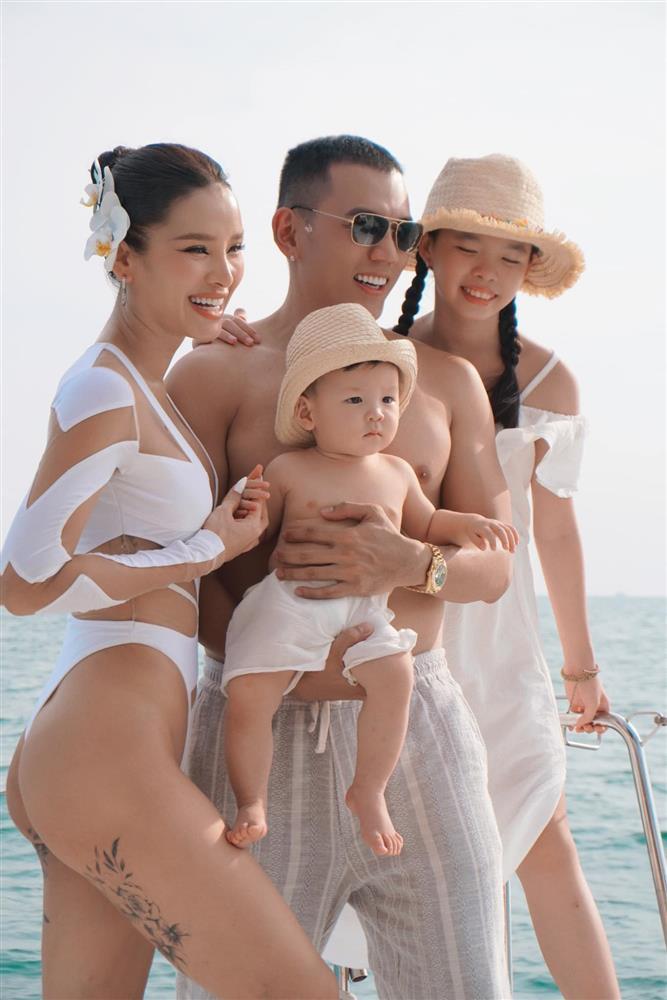 Dàn sao Vbiz xả ảnh nghỉ lễ: Bảo Anh khoe ảnh ái nữ lúc 5 ngày tuổi, Tim bù đắp cho quý tử, đả nữ Ngô Thanh Vân thành bà chủ, tranh thủ cá kiếm-3