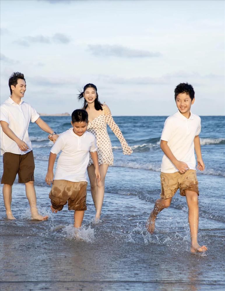 Dàn sao Vbiz xả ảnh nghỉ lễ: Bảo Anh khoe ảnh ái nữ lúc 5 ngày tuổi, Tim bù đắp cho quý tử, đả nữ Ngô Thanh Vân thành bà chủ, tranh thủ cá kiếm-6