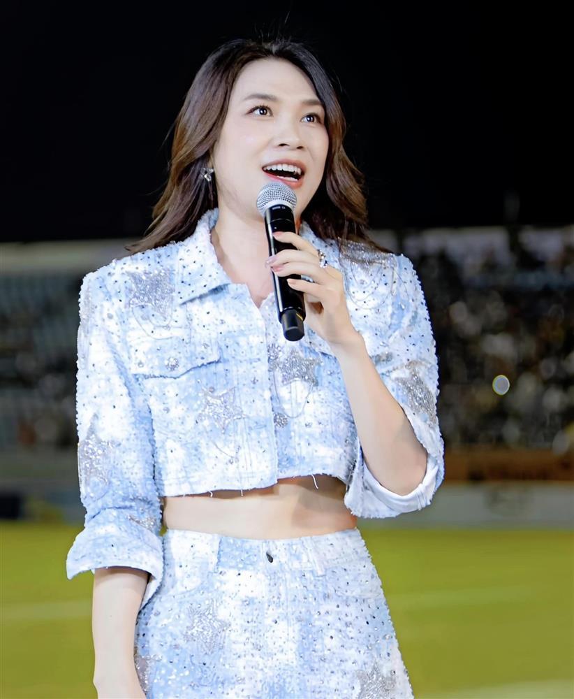 Dàn sao Vbiz xả ảnh nghỉ lễ: Bảo Anh khoe ảnh ái nữ lúc 5 ngày tuổi, Tim bù đắp cho quý tử, đả nữ Ngô Thanh Vân thành bà chủ, tranh thủ cá kiếm-8