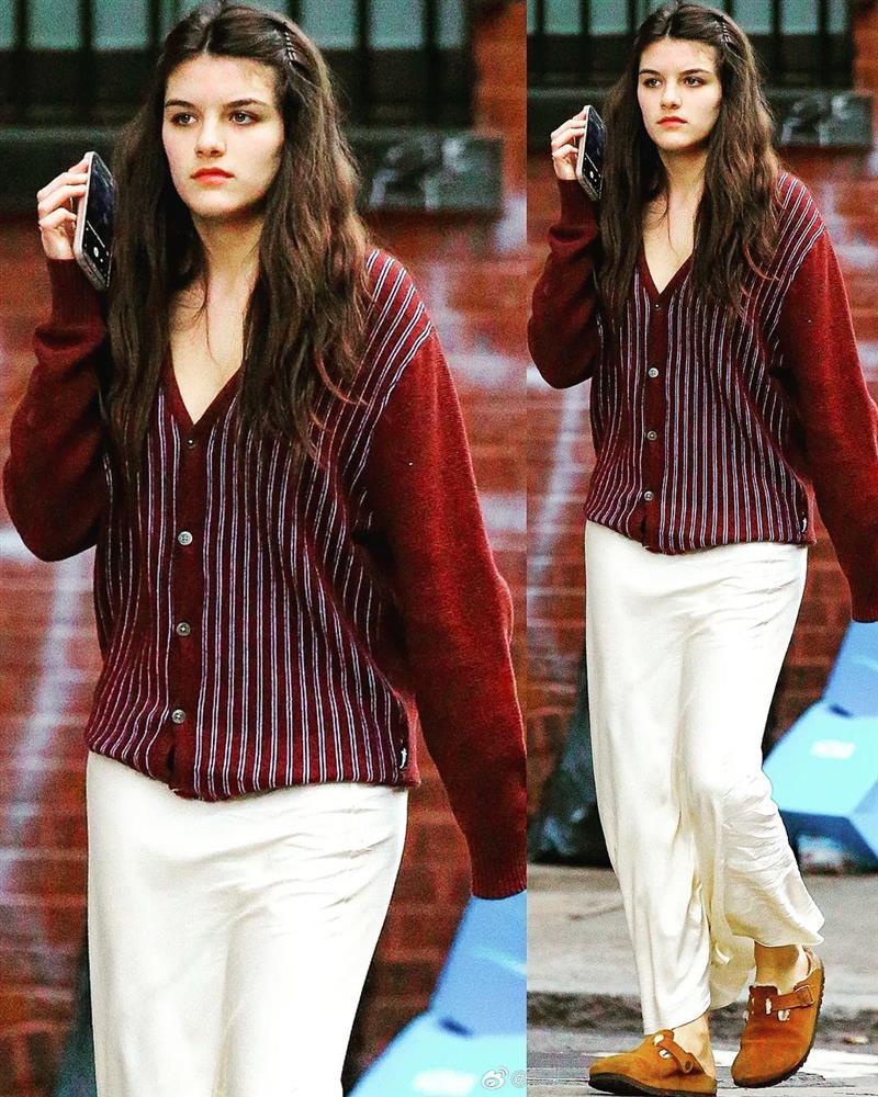 Con gái Tom Cruise ở tuổi 18 diện quần ngắn 20cm dạo phố, xinh như thiên thần-6