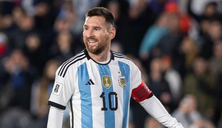 Lionel Messi kiếm được bao nhiêu tiền?-1