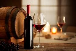 Khi uống rượu vang đỏ, tại sao không nên rót đầy ly?