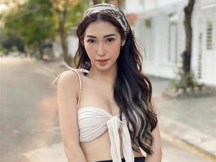 Ninh Dương Lan Ngọc, Kỳ Duyên body hot hơn nắng hè khi mặc áo mini-5