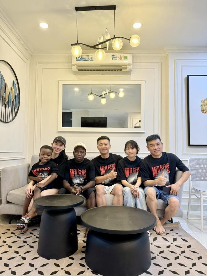 Bức ảnh gây nổ MXH: Quang Linh Vlogs hội ngộ Thùy Tiên, Lôi Con nhanh trí hành động gỡ gạc sai lầm 2 năm trước!-1