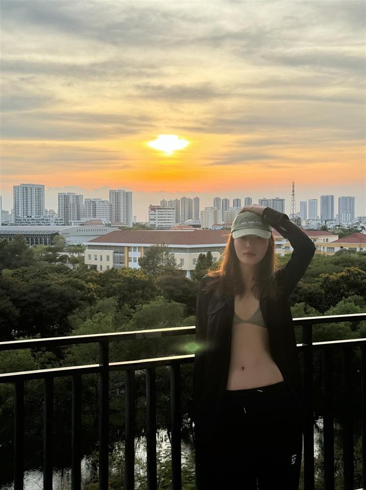 Đỗ Thị Hà, Lê Hoàng Phương khoe dáng với áo tắm trong kỳ nghỉ lễ-6