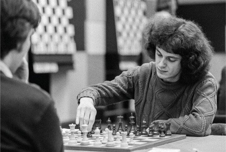 Cuộc sống hiện tại của thiên tài cờ vua nước Anh, 15 tuổi đỗ Đại học Oxford-2