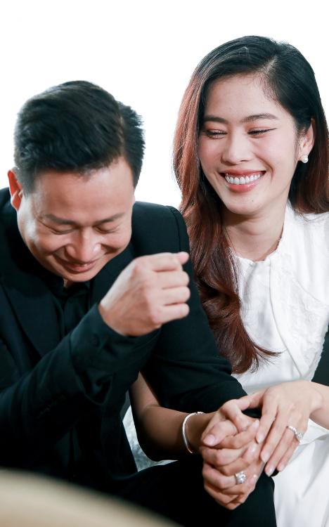 Nam Em ngày càng tiều tụy sau khi bỏ phố về quê, lộ clip phải tự tay trộn xi măng như thợ lành nghề-1