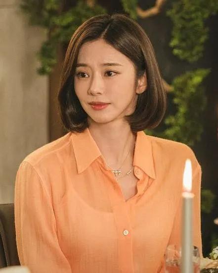 Những khoảnh khắc trang sức đẹp nhất của các quý cô trong Nữ Hoàng Nước Mắt-5