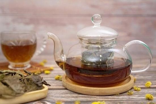 Ai không nên uống nước xạ đen?