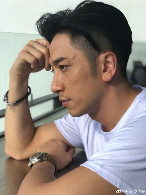 Mỹ nam đóng phim là phụ yêu bạn diễn là chính, U50 vẫn trẻ đẹp nhưng chẳng ai dám cưới-6