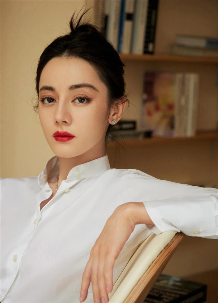 Địch Lệ Nhiệt Ba gây sốt khi hóa quý cô Thượng Hải sang trọng trong show mới-7