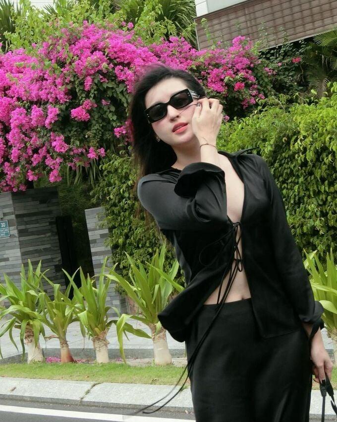 Cách phối đồ nửa kín nửa hở của mỹ nhân Việt khi đi biển-5