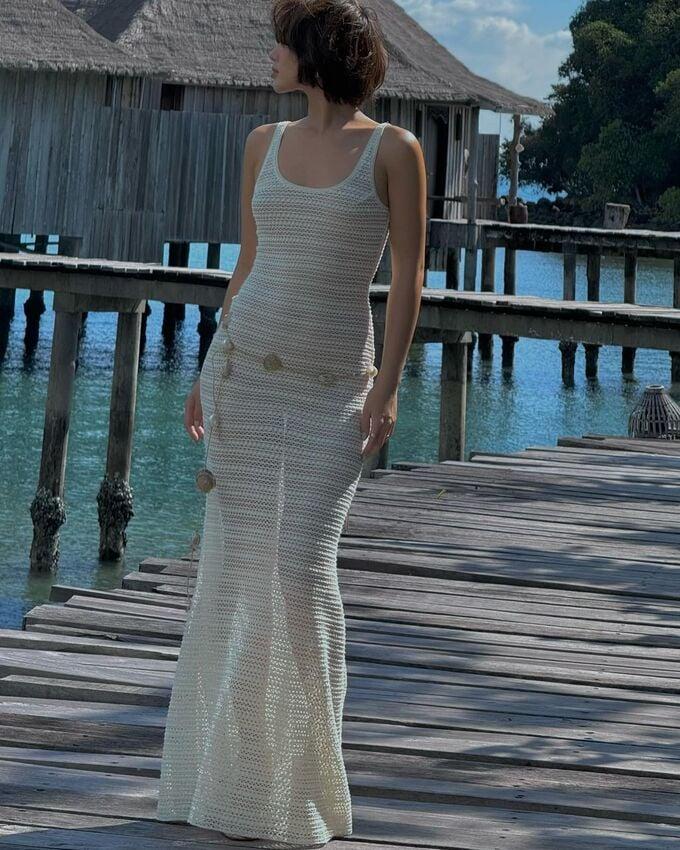 Cách phối đồ nửa kín nửa hở của mỹ nhân Việt khi đi biển-12