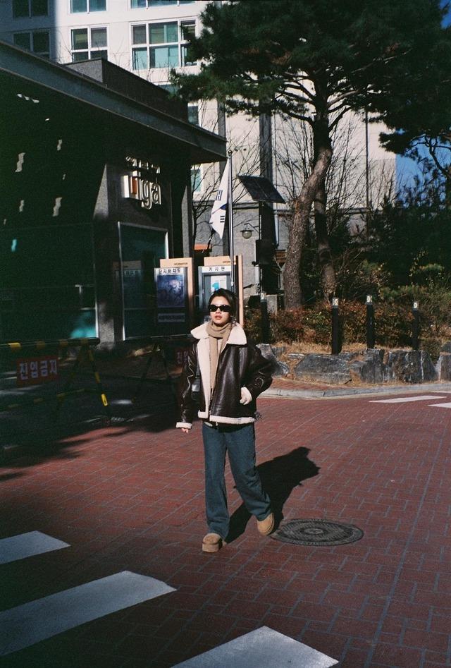 Học cách mix jeans cùng hotgirl tạp hoá Hàn Hằng để nâng cấp gu thời trang-10