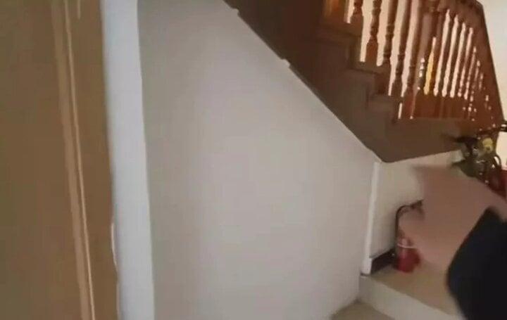 Căn hộ 5m2 bồn cầu sát giường cho thuê cả triệu đồng một tháng vẫn đắt khách-1