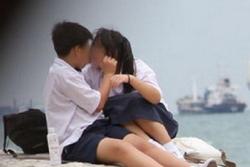 Trẻ quan hệ tình dục sớm: Cha mẹ có nên né tránh?