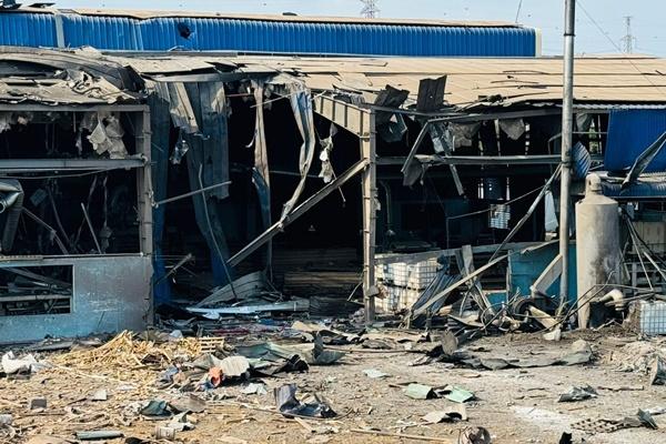 Làm rõ clip nam công nhân bị xe nâng đè chết trong công ty ở Bình Dương-2