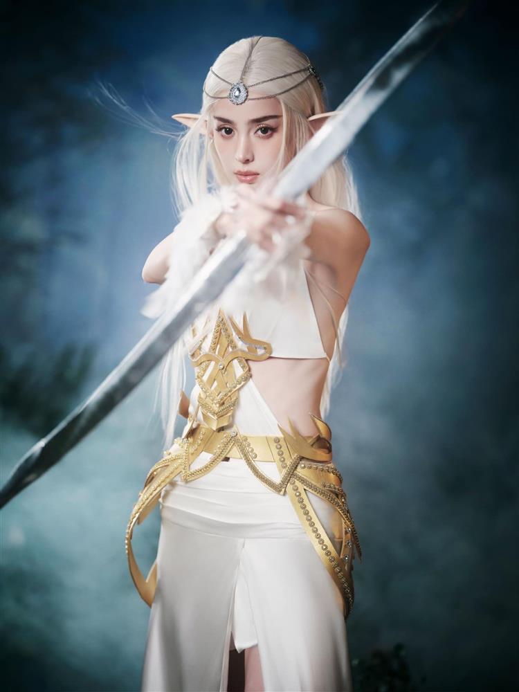 Cổ Lực Na Trát gây sốt khi hóa tinh linh trong bộ ảnh cosplay vào dịp đặc biệt-2