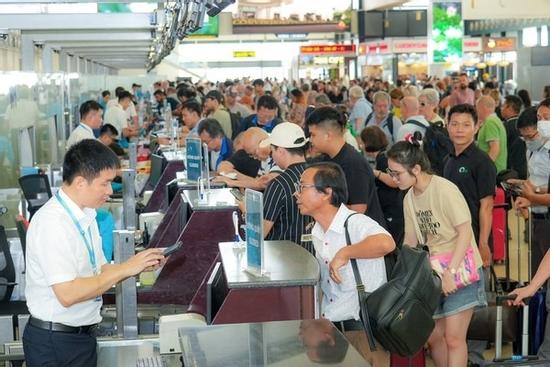 Yêu cầu thanh tra giá vé máy bay tăng cao