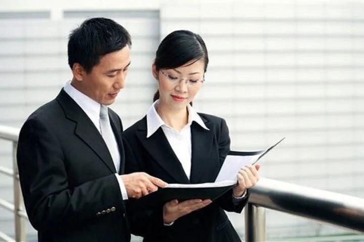 Sếp mới hóa ra là người yêu cũ, vợ tôi nhất định không chịu chuyển việc-1