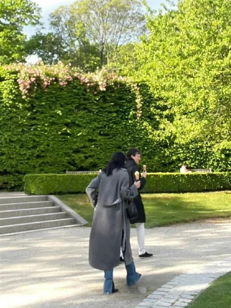 Lisa (Blackpink) ngầm xác nhận chuyện tình cảm với bạn trai tỉ phú-2