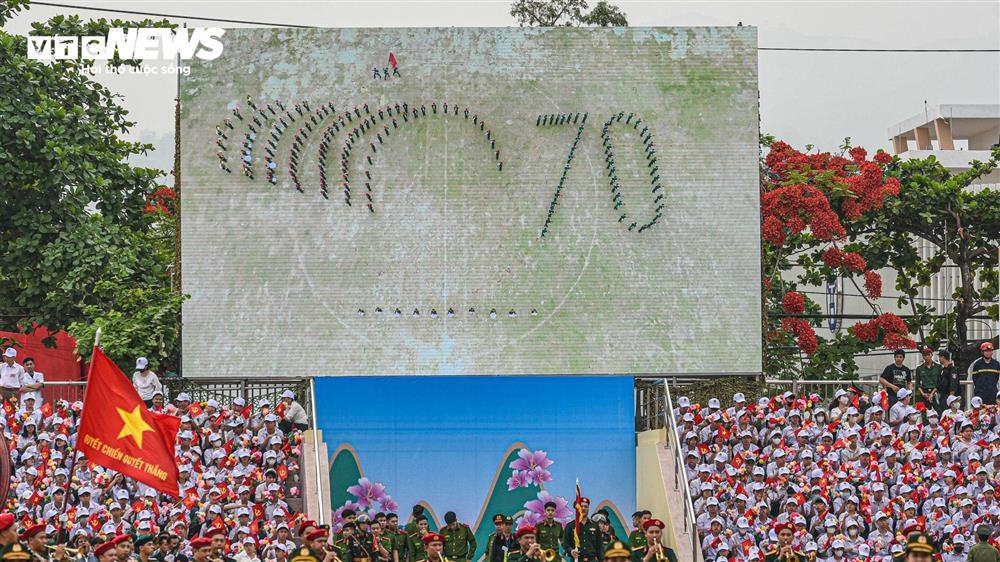 Ngắm những bóng hồng tham gia diễu binh kỷ niệm Chiến thắng Điện Biên Phủ-22