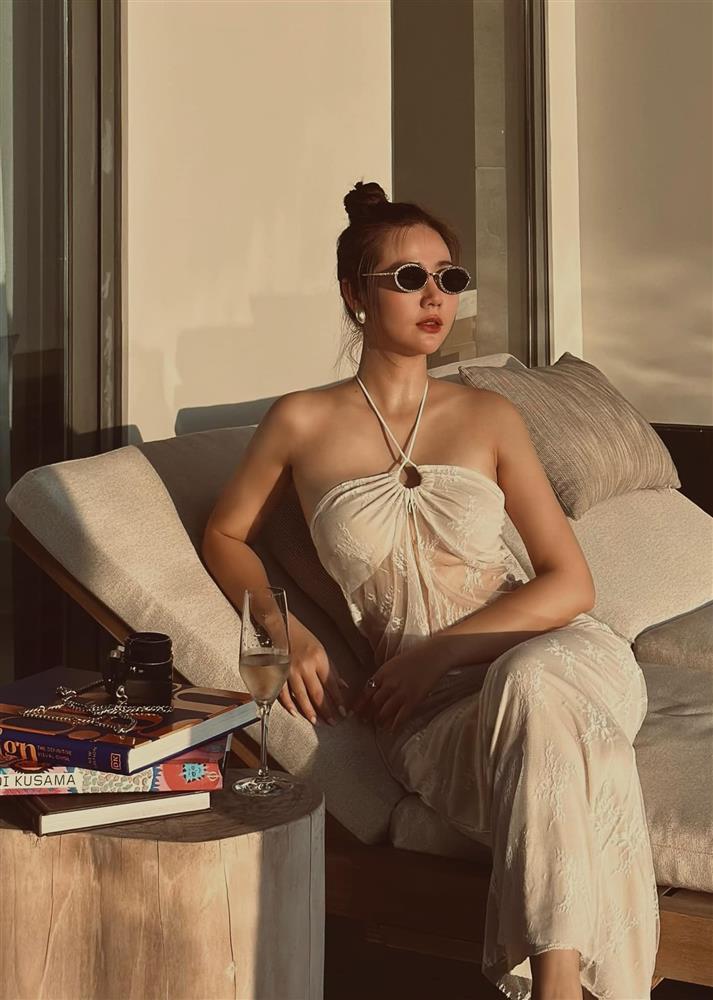 Bikini của sao Việt: Quỳnh Kool, Huyền Lizzie khoe body cực cháy xứng danh mỹ nhân VTV-3