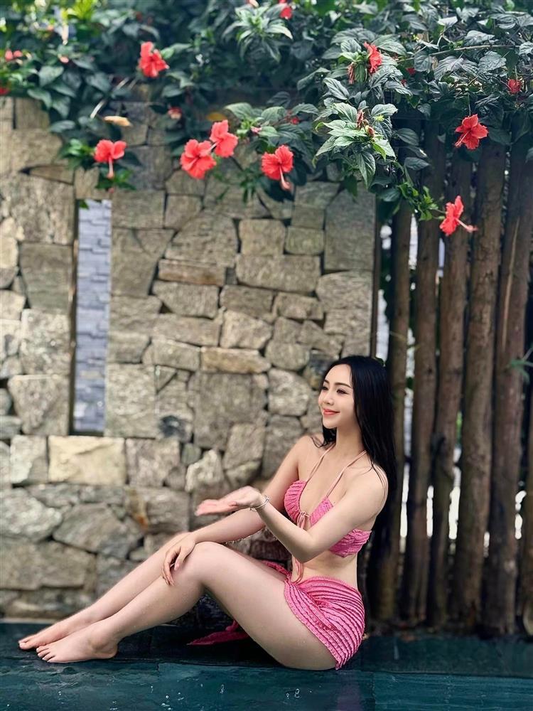 Bikini của sao Việt: Quỳnh Kool, Huyền Lizzie khoe body cực cháy xứng danh mỹ nhân VTV-7