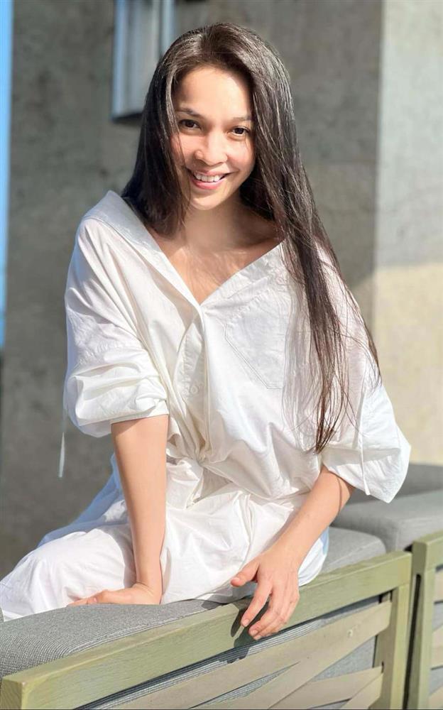 Hiền Thục gây tranh cãi vì mặc váy quá ngắn, gặp sự cố trên sân khấu-5