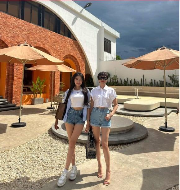 Mẹ vợ cầu thủ Việt: Mặt trẻ măng, U50 body vẫn lấn át giới trẻ-1