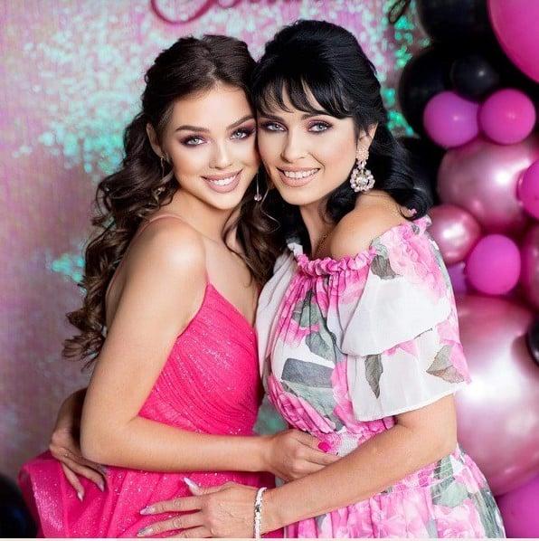 Mẹ vợ cầu thủ Việt: Mặt trẻ măng, U50 body vẫn lấn át giới trẻ-6