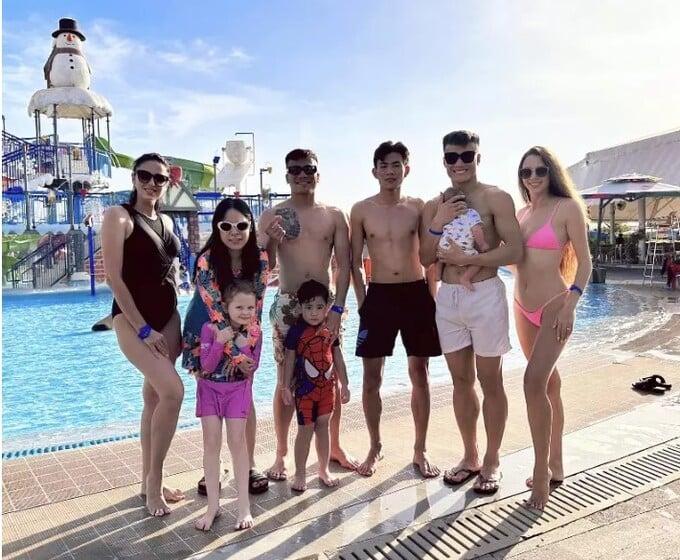 Mẹ vợ cầu thủ Việt: Mặt trẻ măng, U50 body vẫn lấn át giới trẻ-7