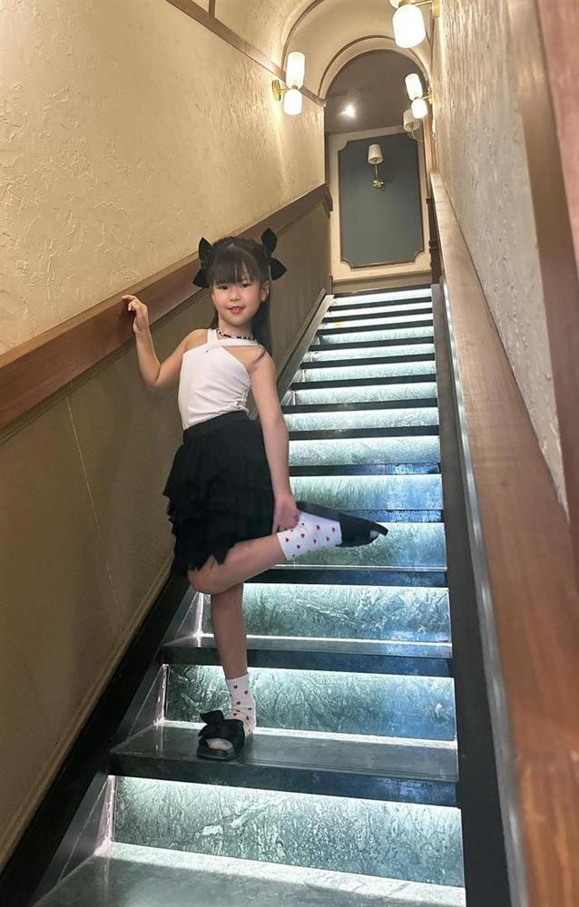 Con gái Lê Phương 5 tuổi sở hữu chân dài như siêu mẫu, thích làm điệu nhưng không muốn lớn vì một lý do xúc động!-1