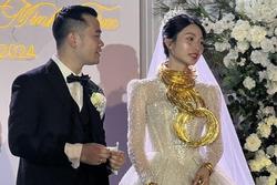 Cô dâu xinh đẹp đeo 30 kiềng vàng kín cổ, giá trị hơn 1 tỷ đồng gây sốt