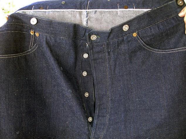 Người đàn ông xuống tiền mua chiếc quần jean cũ với giá 2,5 tỷ đồng-1
