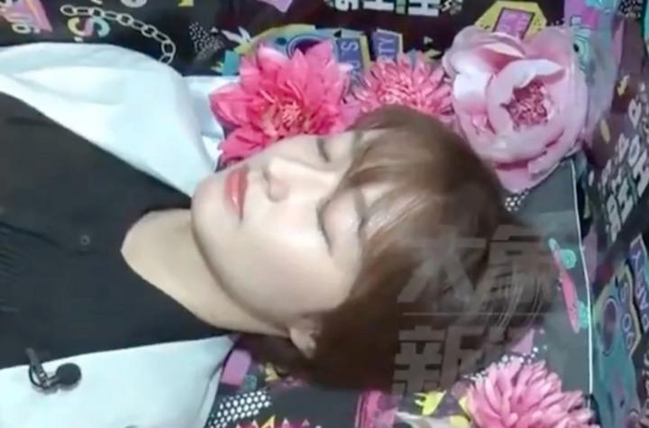 Tới Nhật Bản, trả 7 USD để được nằm trong quan tài-1