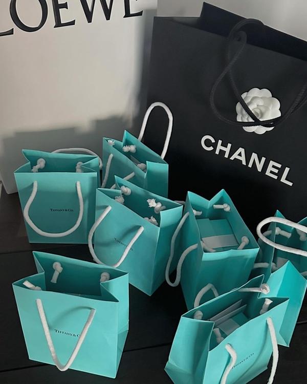 Chị đẹp vừa được cơ trưởng nổi tiếng nhất Việt Nam cầu hôn, vui quá tuyên bố nghỉ bán hàng-9