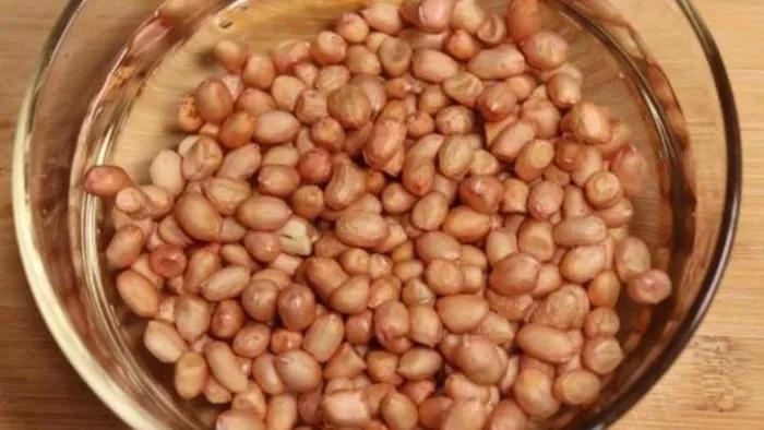 Có cần ngâm nước trước khi rang lạc?-1