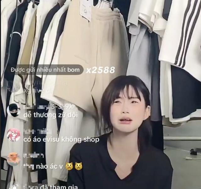 Nữ TikToker xinh đẹp uất ức khóc nghẹn trên livestream, phẫn nộ khi biết lý do-3