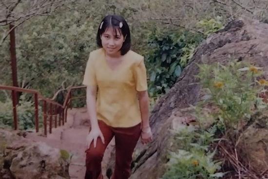 Phát hiện mối tình đầu gặp biến cố lớn, người đàn ông gửi đến một món quà