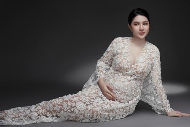 Con dâu cưới 10 năm mới sinh em bé, mẹ chồng miền Tây thưởng nóng tiền tỷ, nhà lầu, sổ đỏ, xe hơi-2