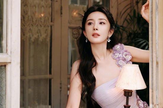 Dương Mịch 'gây bão' với hành động tinh tế dành cho fan, xứng đáng đại gia Cbiz